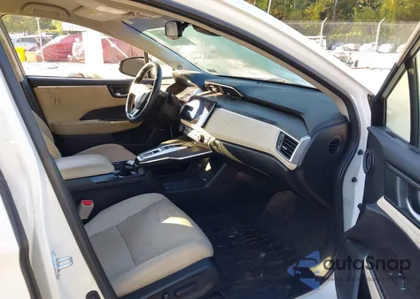 2018 Honda Clarity Plug-In Hybrid Touring z USA, uszkodzony, nr VIN JHMZC5F36JC017588